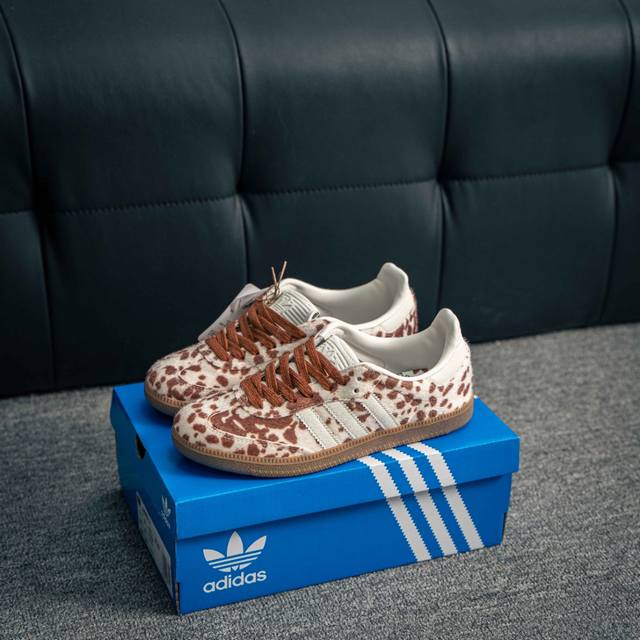 核心私 Adidas Samba Og 桑巴舞街头系列德训运动板鞋 采用固色翻毛皮组合牛剖革鞋面材质 外置正确3层组合围条加厚烟胶橡胶大底 货号：Js3931
