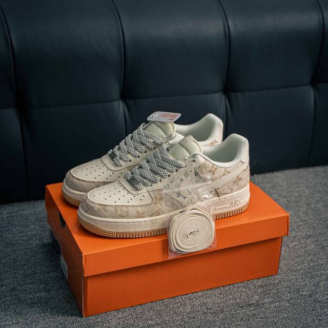 核心私 Air Force 1 原装级别 原楦头原纸板 打造纯正空军版型专注外贸渠道 全掌内置蜂窝气垫 原盒配件 原厂中底钢印、拉帮完美 货号：Yx5066 3