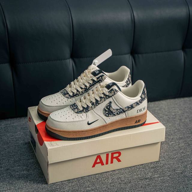 核心私 Air Force 1 原装级别 原楦头原纸板 打造纯正空军版型专注外贸渠道 全掌内置蜂窝气垫 原盒配件 原厂中底钢印、拉帮完美 货号：Kk1988 0