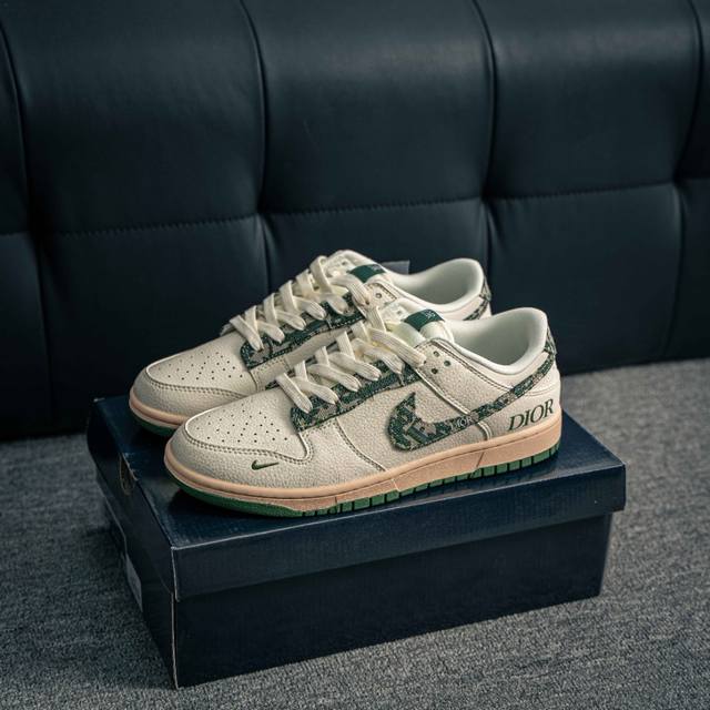 核心私 Nike Dunk 全套原楦原模倾力打造完美版型 独家原厂航空铝磨具打磨大底 鞋头坡度极致还原 无解鞋型 原盒原配 圈内天花板工艺 原厂冲刀 超高清洁度