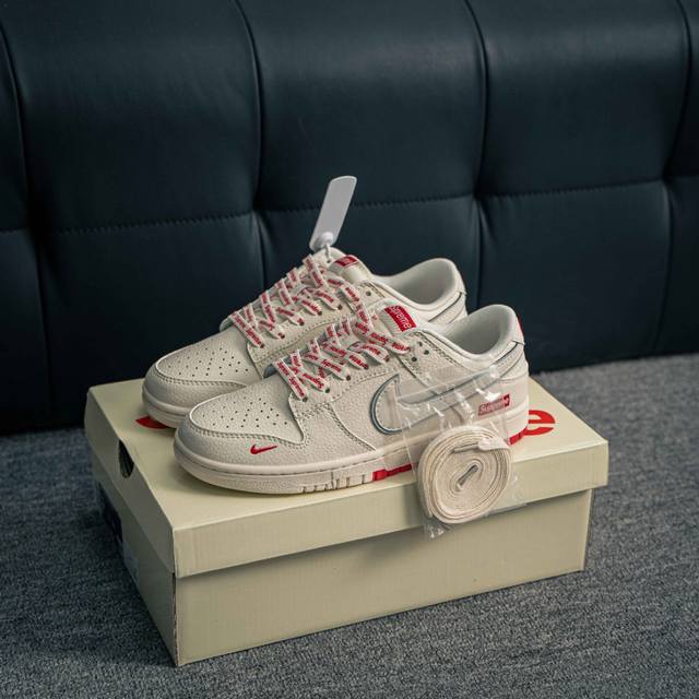核心私 Nike Dunk 全套原楦原模倾力打造完美版型 独家原厂航空铝磨具打磨大底 鞋头坡度极致还原 无解鞋型 原盒原配 圈内天花板工艺 原厂冲刀 超高清洁度