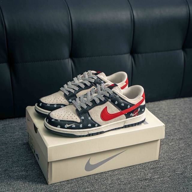 核心私 Nike Dunk 全套原楦原模倾力打造完美版型 独家原厂航空铝磨具打磨大底 鞋头坡度极致还原 无解鞋型 原盒原配 圈内天花板工艺 原厂冲刀 超高清洁度