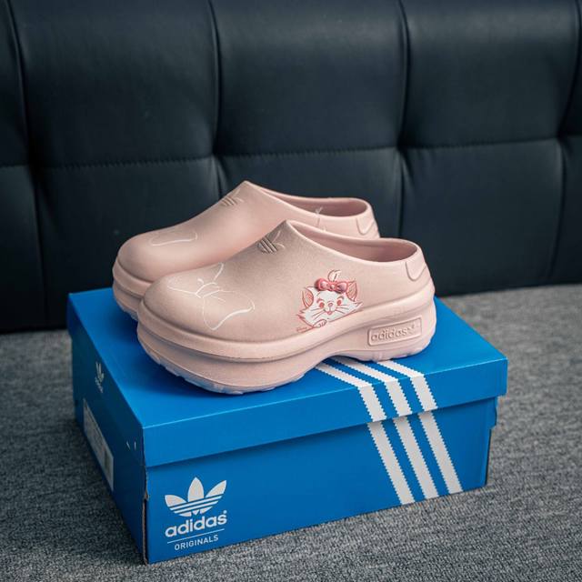核心私 Adidas Originals Adifom Stan Smith Mule 防滑耐磨轻便运动凉鞋穆勒厨师鞋 轻松脚感 一穿即走 这款拖鞋旨在致敬经典