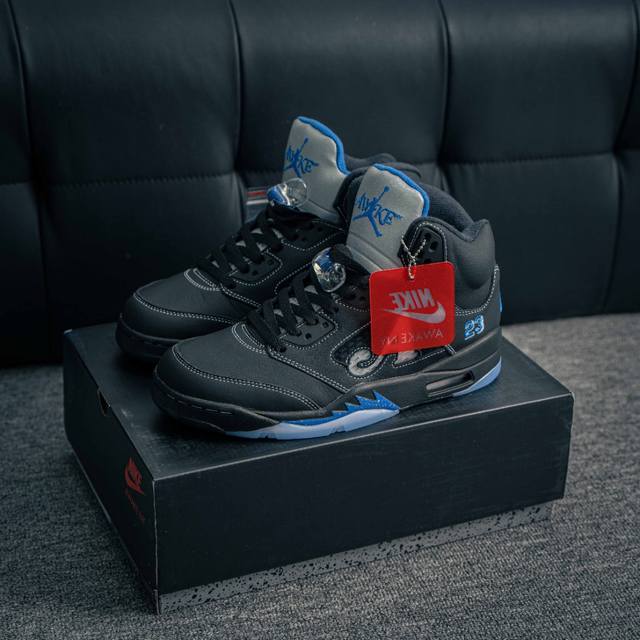 核心私 Nike Air Jordan 5 Low 原厂批次 乔丹Aj5代低帮复古休闲文化篮球鞋。Air Jordan创立于1985年是Nike旗下以史上最著名
