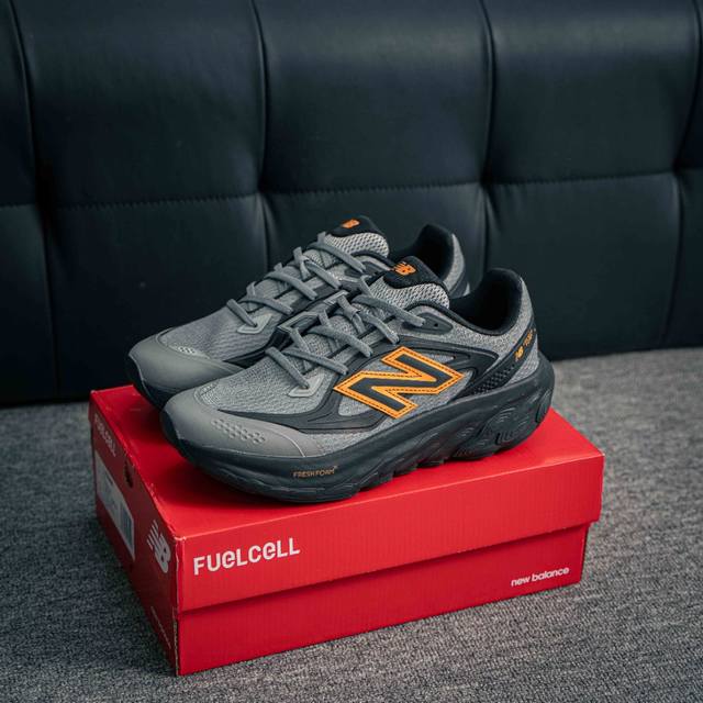 核心私 New Balance Nb休闲低帮跑步鞋，织物鞋面，舒适透气。鞋身设计方便穿脱。系带设计，贴合脚踝，鞋底设计采用耐磨的鞋底，增强耐用性。 货号：Utr