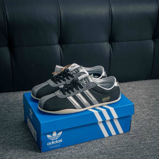 核心私 Adidas Originals Tokyo 东京限定系列复古百搭薄底德训风低帮休闲运动T头鞋 Originals 挖掘复古运动基因，文 将经典与现代完