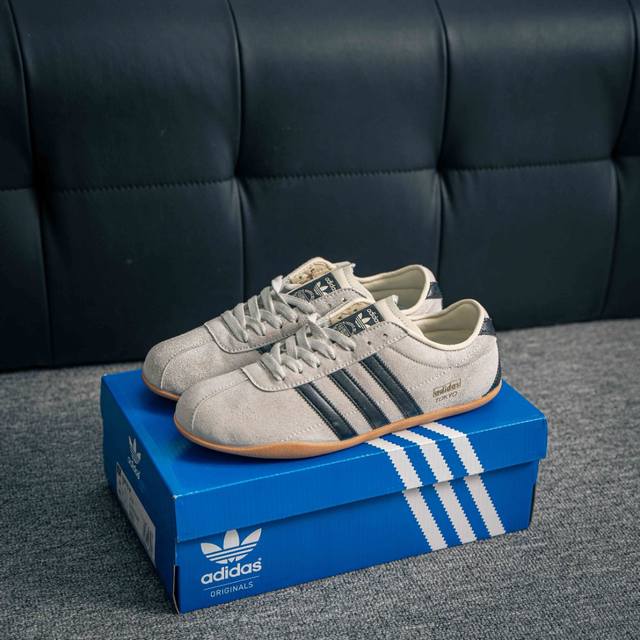 核心私 Adidas Originals Tokyo 东京限定系列复古百搭薄底德训风低帮休闲运动T头鞋 Originals 挖掘复古运动基因，文 将经典与现代完