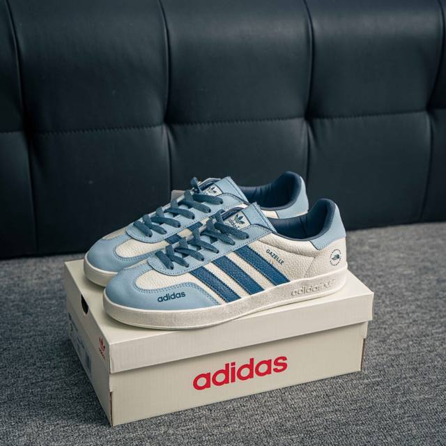 核心私 Adidas Samba Og 桑巴舞街头系列德训运动板鞋 采用固色翻毛皮组合牛剖革鞋面材质 外置正确3层组合围条加厚烟胶橡胶大底 货号：Dd6609