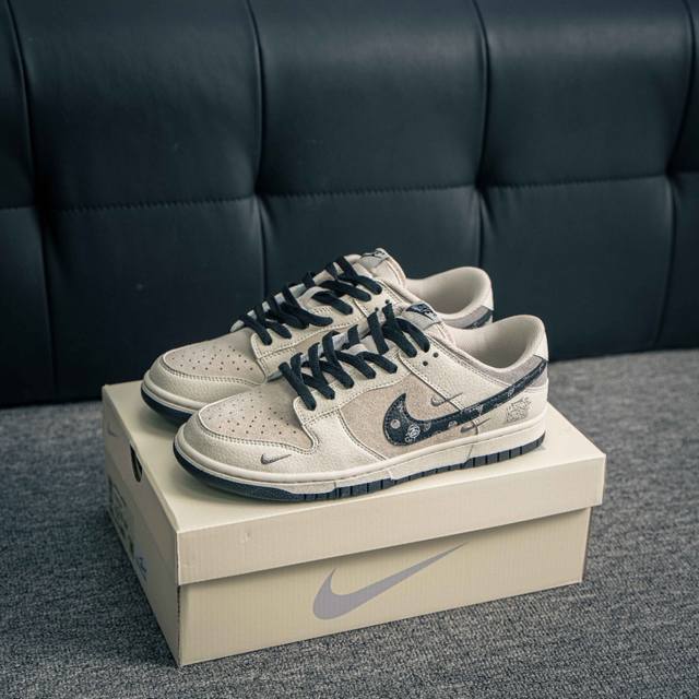 核心私 Nike Dunk 全套原楦原模倾力打造完美版型 独家原厂航空铝磨具打磨大底 鞋头坡度极致还原 无解鞋型 原盒原配 圈内天花板工艺 原厂冲刀 超高清洁度