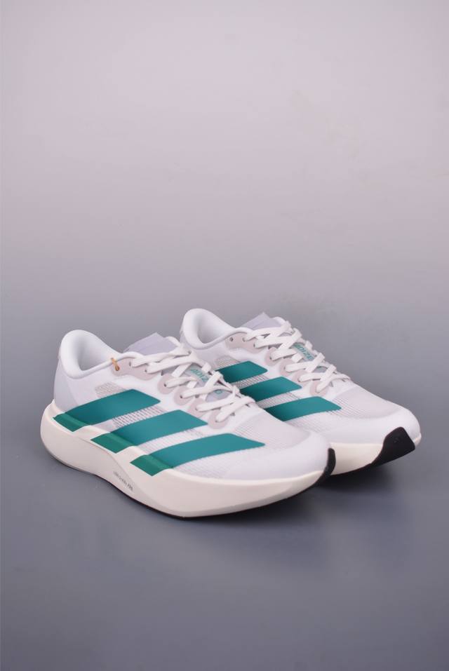 Adidas Adizero Evo Sl M 阿迪超轻透气缓震跑鞋 整体外观造型与Adizero Adios Pro Evo 1非常相似 中底配置方面搭载全掌
