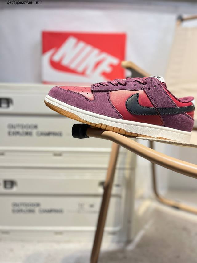 耐克Nike Dunk Low 板鞋Sb系列经典百搭休闲运动板鞋加厚鞋舌的填充，使舒适性大大提升，同时也更方便穿脱中底部分则加入了脚感柔软舒适Zoomair气垫