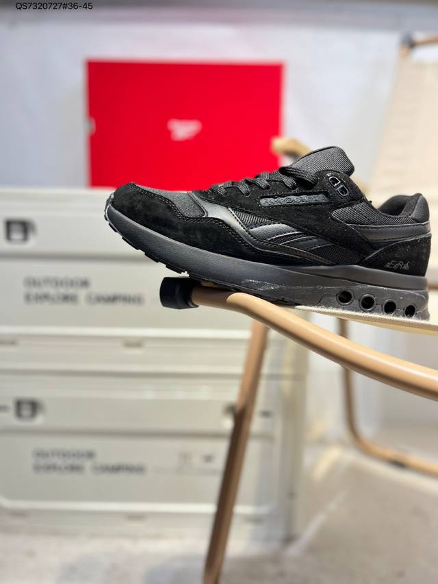 Reebok Club C Bulc 锐步复古潮流街头低帮休闲板鞋 经典的复古鞋头设计 给双脚提供更宽裕的活动空间 鞋面采用流畅的线条设计 穿脱方便的同时很是凸