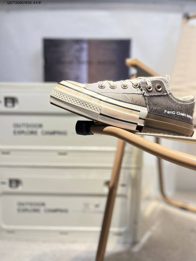Converse X Feng Chen Wang 设计师联名款 做旧解构渐变系列 以陶艺为灵感，“建盏”蓝釉与“兔毫”棕釉化作鞋面流动纹路，鞋面做出裂纹细节复