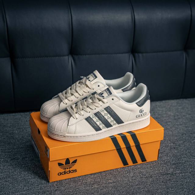 核心私 阿迪达斯Adidas三叶草 Originals Superstar贝壳头系列低帮经典百搭休闲运动板鞋 货号：Hs3073 尺码：36 36.5 37 3