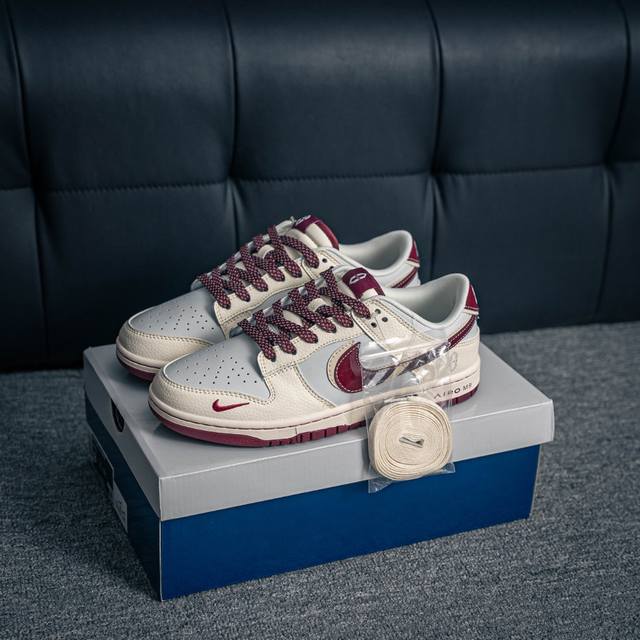 核心私 Nike Dunk 全套原楦原模倾力打造完美版型 独家原厂航空铝磨具打磨大底 鞋头坡度极致还原 无解鞋型 原盒原配 圈内天花板工艺 原厂冲刀 超高清洁度
