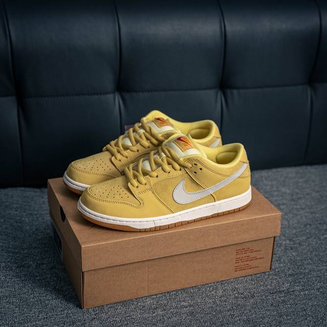 核心私 Nike Dunk 全套原楦原模倾力打造完美版型 独家原厂航空铝磨具打磨大底 鞋头坡度极致还原 无解鞋型 原盒原配 圈内天花板工艺 原厂冲刀 超高清洁度