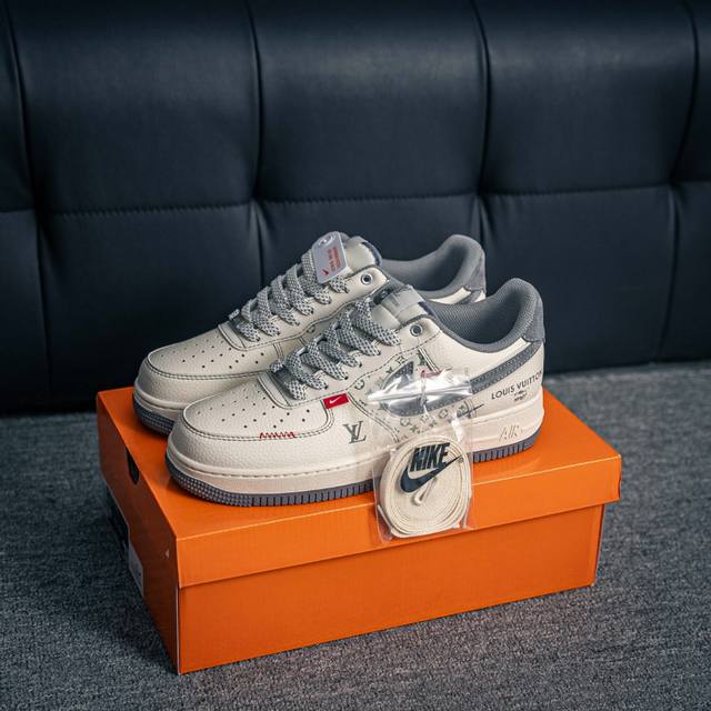 核心私 Air Force 1 原装级别 原楦头原纸板 打造纯正空军版型专注外贸渠道 全掌内置蜂窝气垫 原盒配件 原厂中底钢印、拉帮完美 货号：Yx5066 尺
