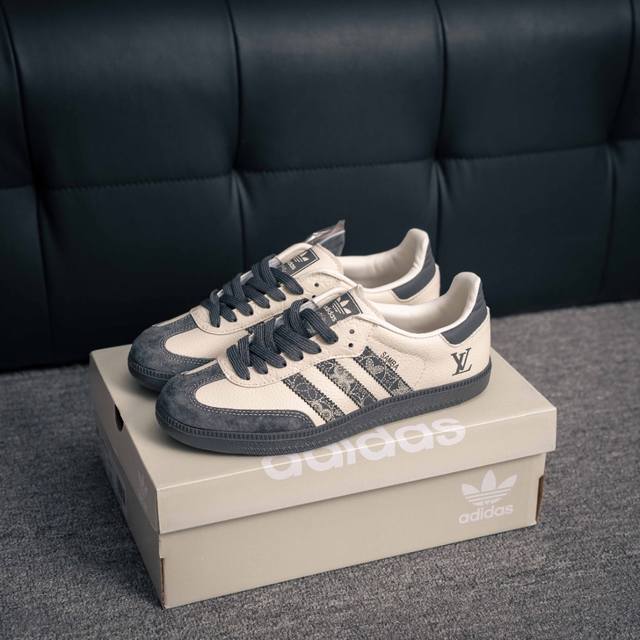 核心私 Adidas Samba Og 桑巴舞街头系列德训运动板鞋 采用固色翻毛皮组合牛剖革鞋面材质 外置正确3层组合围条加厚烟胶橡胶大底 货号：Xr0001