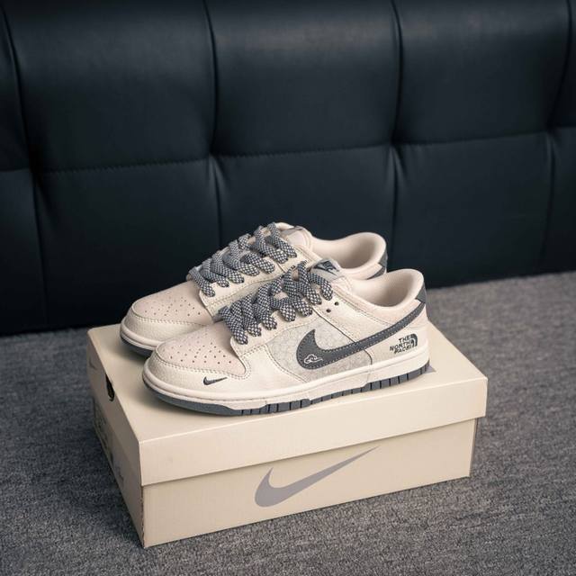 核心私 Nike Dunk 全套原楦原模倾力打造完美版型 独家原厂航空铝磨具打磨大底 鞋头坡度极致还原 无解鞋型 原盒原配 圈内天花板工艺 原厂冲刀 超高清洁度