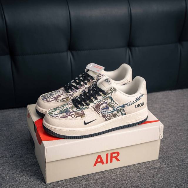 核心私 Air Force 1 原装级别 原楦头原纸板 打造纯正空军版型专注外贸渠道 全掌内置蜂窝气垫 原盒配件 原厂中底钢印、拉帮完美 货号：Df0188 0