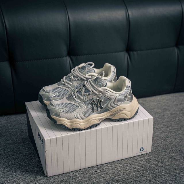 核心私 Ny美国榄球洋基队限定 X Mlb Big Ball Chunky Mesh 厚底老爹系列低帮魔术贴轻量休闲运动慢跑鞋 货号：3Ashw075N G 尺