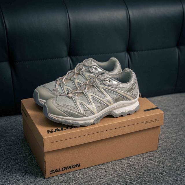 核心私 Salomon Xt-Quest 萨洛蒙户外越野跑鞋 鞋面采用Sensifit贴合技术 全方位贴合包裹脚型 鞋跟部鞋底牵引设计 提供强大的抓地性能 更适