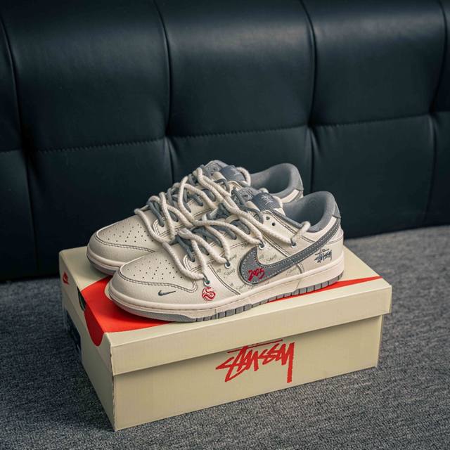 核心私 Nike Dunk 全套原楦原模倾力打造完美版型 独家原厂航空铝磨具打磨大底 鞋头坡度极致还原 无解鞋型 原盒原配 圈内天花板工艺 原厂冲刀 超高清洁度