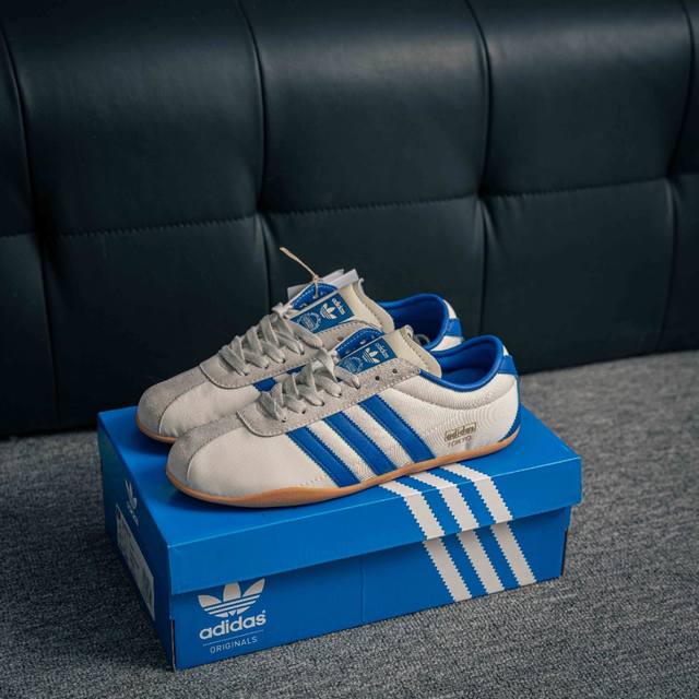 核心私 Adidas Originals Tokyo 东京限定系列复古百搭薄底德训风低帮休闲运动T头鞋 Originals 挖掘复古运动基因，文 将经典与现代完