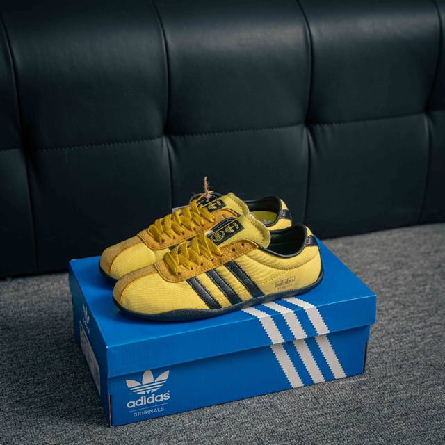 核心私 Adidas Originals Tokyo 东京限定系列复古百搭薄底德训风低帮休闲运动T头鞋 Originals 挖掘复古运动基因，文 将经典与现代完