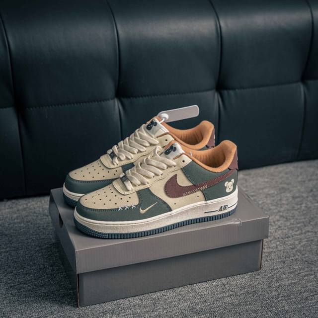 核心私 Air Force 1 原装级别 原楦头原纸板 打造纯正空军版型专注外贸渠道 全掌内置蜂窝气垫 原盒配件 原厂中底钢印、拉帮完美 货号：Am1588 0