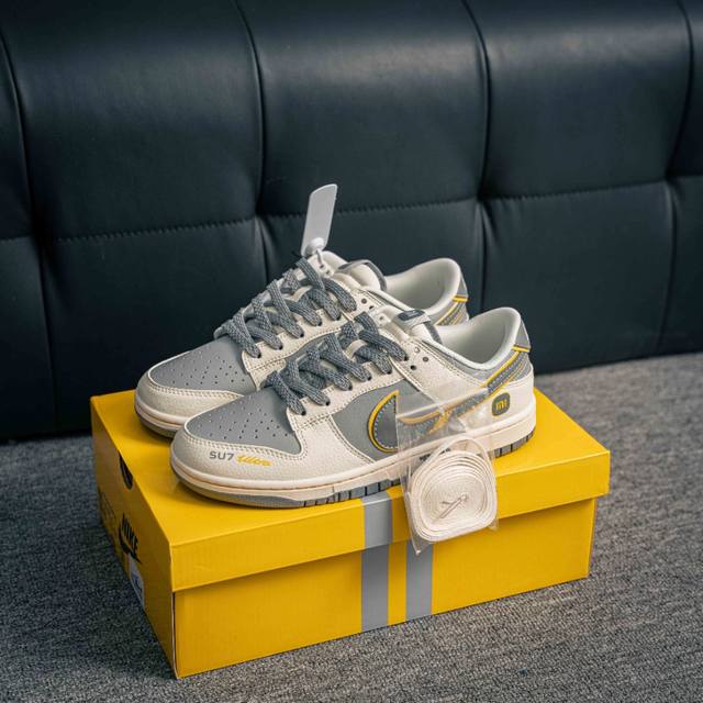 核心私 Nike Dunk 全套原楦原模倾力打造完美版型 独家原厂航空铝磨具打磨大底 鞋头坡度极致还原 无解鞋型 原盒原配 圈内天花板工艺 原厂冲刀 超高清洁度