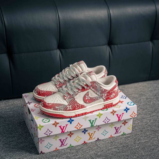 核心私 Nike Dunk 全套原楦原模倾力打造完美版型 独家原厂航空铝磨具打磨大底 鞋头坡度极致还原 无解鞋型 原盒原配 圈内天花板工艺 原厂冲刀 超高清洁度