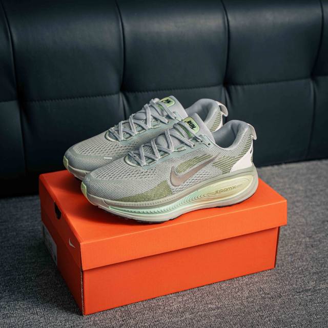 核心私 Nike Air Zoom Vomero 18 全新科技提前原鞋开发 运动跑鞋 区别市面真标版本 必定是官方强力主推款式，真正的Zoom缓震科技嵌入如假