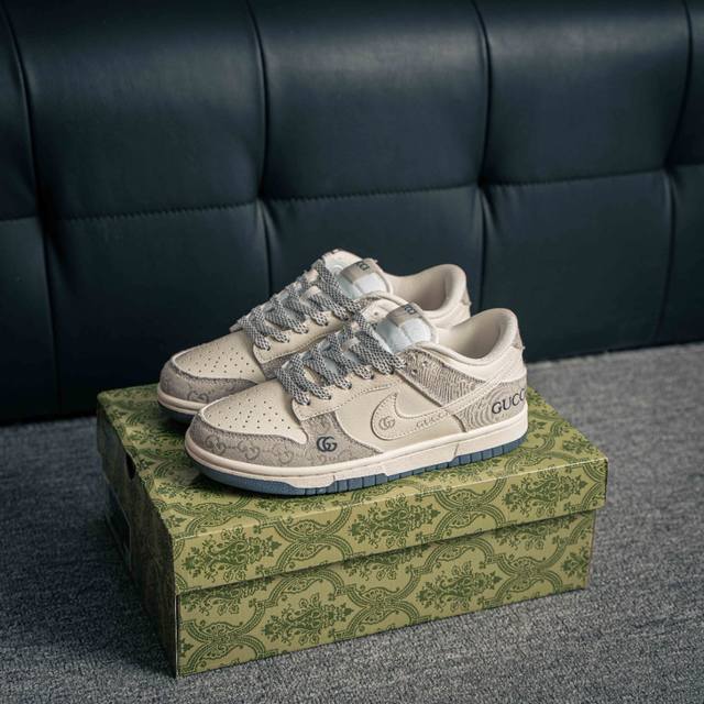 核心私 Nike Dunk 全套原楦原模倾力打造完美版型 独家原厂航空铝磨具打磨大底 鞋头坡度极致还原 无解鞋型 原盒原配 圈内天花板工艺 原厂冲刀 超高清洁度