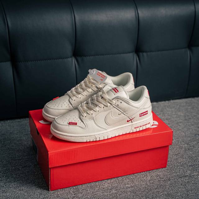 核心私 Nike Dunk 全套原楦原模倾力打造完美版型 独家原厂航空铝磨具打磨大底 鞋头坡度极致还原 无解鞋型 原盒原配 圈内天花板工艺 原厂冲刀 超高清洁度