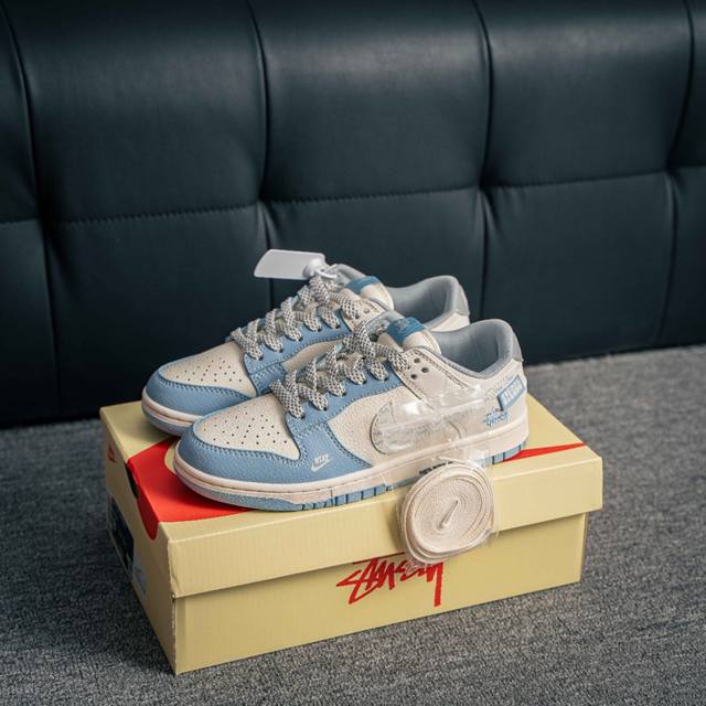 核心私 Nike Dunk 全套原楦原模倾力打造完美版型 独家原厂航空铝磨具打磨大底 鞋头坡度极致还原 无解鞋型 原盒原配 圈内天花板工艺 原厂冲刀 超高清洁度