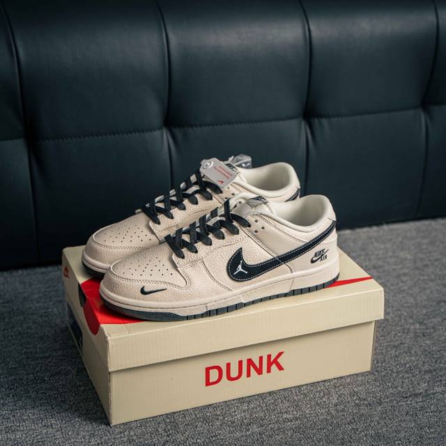 核心私 Nike Dunk 全套原楦原模倾力打造完美版型 独家原厂航空铝磨具打磨大底 鞋头坡度极致还原 无解鞋型 原盒原配 圈内天花板工艺 原厂冲刀 超高清洁度