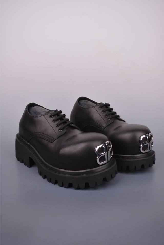 Balenciaga 巴黎世家 Rhino Derby 走秀款Bb扣德比 低帮厚底休闲皮鞋 原版开发 进口头层牛皮材质 内里小牛皮 外观时尚大气 鞋底采用耐磨的