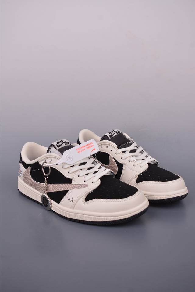 Fragment X Travis Scott X 小雏菊 Air Jordan 1 Low 三方联名倒钩 全新的三方联名低帮倒钩鞋面延续了黑脚趾设计，整双鞋以