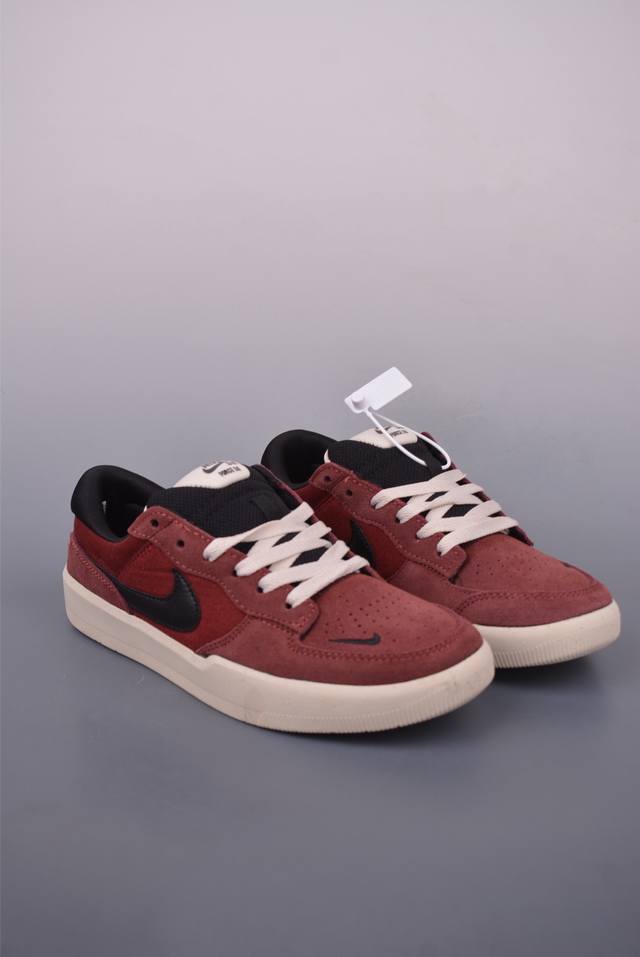 耐克Nike Sb Force 58 硫化杯底 传统篮球风格 原楦版型 Nike Sb Force 58 男 女滑板鞋采用包边设计 经久耐穿 硫化结构则有效提升