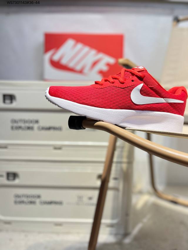 Nike Roshe Run 奥运伦敦三代小跑 拥有年轻时尚活力的版型 蜂窝式速干透气网面 轻盈舒适Eav发泡中底 脚感充分 轻便 柔软 众多优势难以概全 上脚