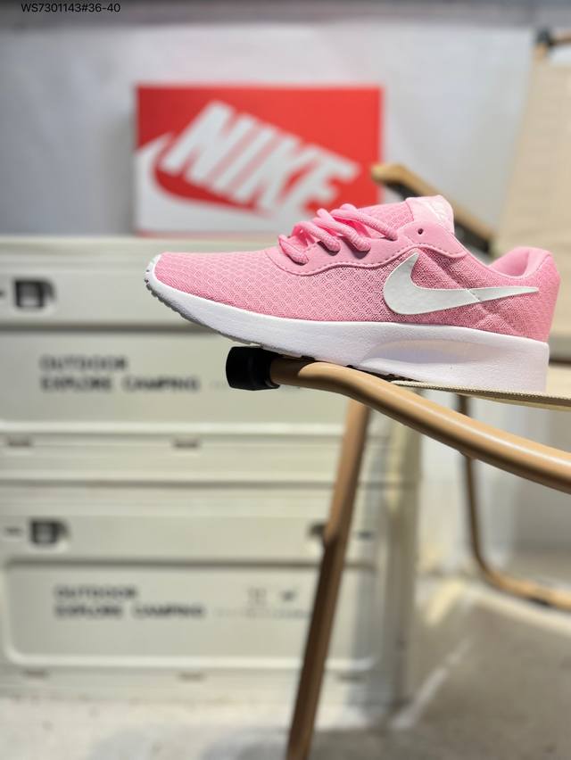 Nike Roshe Run 奥运伦敦三代小跑 拥有年轻时尚活力的版型 蜂窝式速干透气网面 轻盈舒适Eav发泡中底 脚感充分 轻便 柔软 众多优势难以概全 上脚