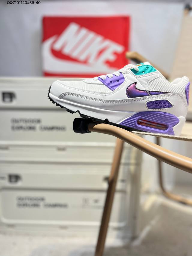 耐克Nike Air Max 90 经典复古小气垫缓震跑鞋 鞋面由皮和革织物打造，犀利的条线打造出酷劲十的足视觉效果 网布鞋增面强透气性，穿着为极舒适 经可典视