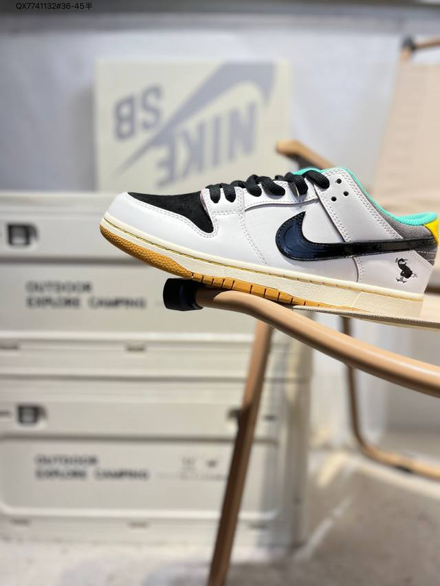 耐克Nike Dunk Low 板鞋Sb系列经典百搭休闲运动板鞋加厚鞋舌的填充，使舒适性大大提升，同时也更方便穿脱中底部分则加入了脚感柔软舒适Zoomair气垫