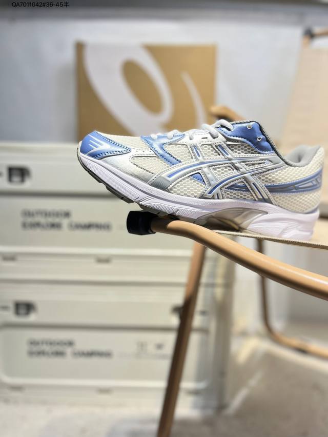 Asics Gel-1 亚瑟士经典跑鞋 如今机能风和户外风吹得正劲，便是主打“Urban Outdoor机能越野风格”，城市和户外场景都能轻松应对。关键是跑鞋的