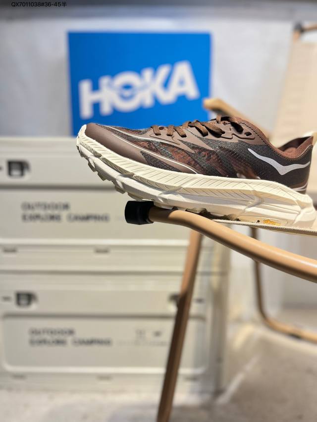 原180降价 Satisfy X Hoka One One Mafate Speed 4 缓震跑鞋 最潮联名户外鞋来了 采用半透明轻量化纱网热熔面料材质 提升整