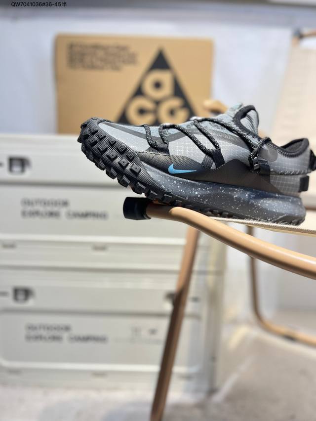 Acg Mountain Low Gtx Se 复古潮流户外登山鞋防水慢跑鞋 全新来袭 该款沿袭前代高帮版型的设计传统 轻盈鞋面结合灵巧的脚踝包裹设计 为双足打