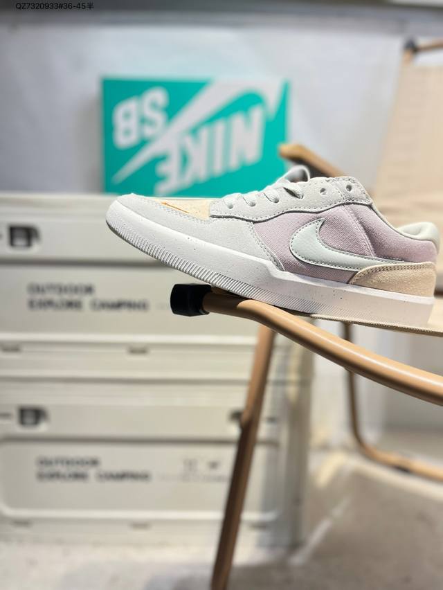 耐克Nike Sb Force 58 运动滑板鞋。这是一款将前沿创新带入街头的单品，它具有硫化杯底，具有出色的耐用性和灵活性。使用柔软皮革和帆布拼接，在饰面上放