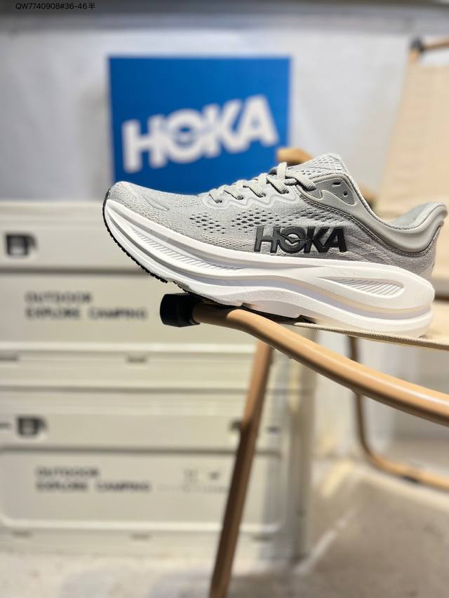 Hoka M Bondi 9 轻盈跑鞋 这个品牌来自于新西兰的毛利语，Hoka表示大地，One One表示飞越，连起来就是飞越地平线，One One不是读作“万