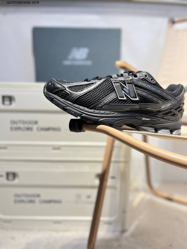 New Balance 1906系列复古老爹风休闲鞋 #采用轻质牛剖革拼接透气网眼衬垫织物鞋面材质 T-Beam大底提供足步弓支撑，保持步态稳定 后跟搭载外露缓